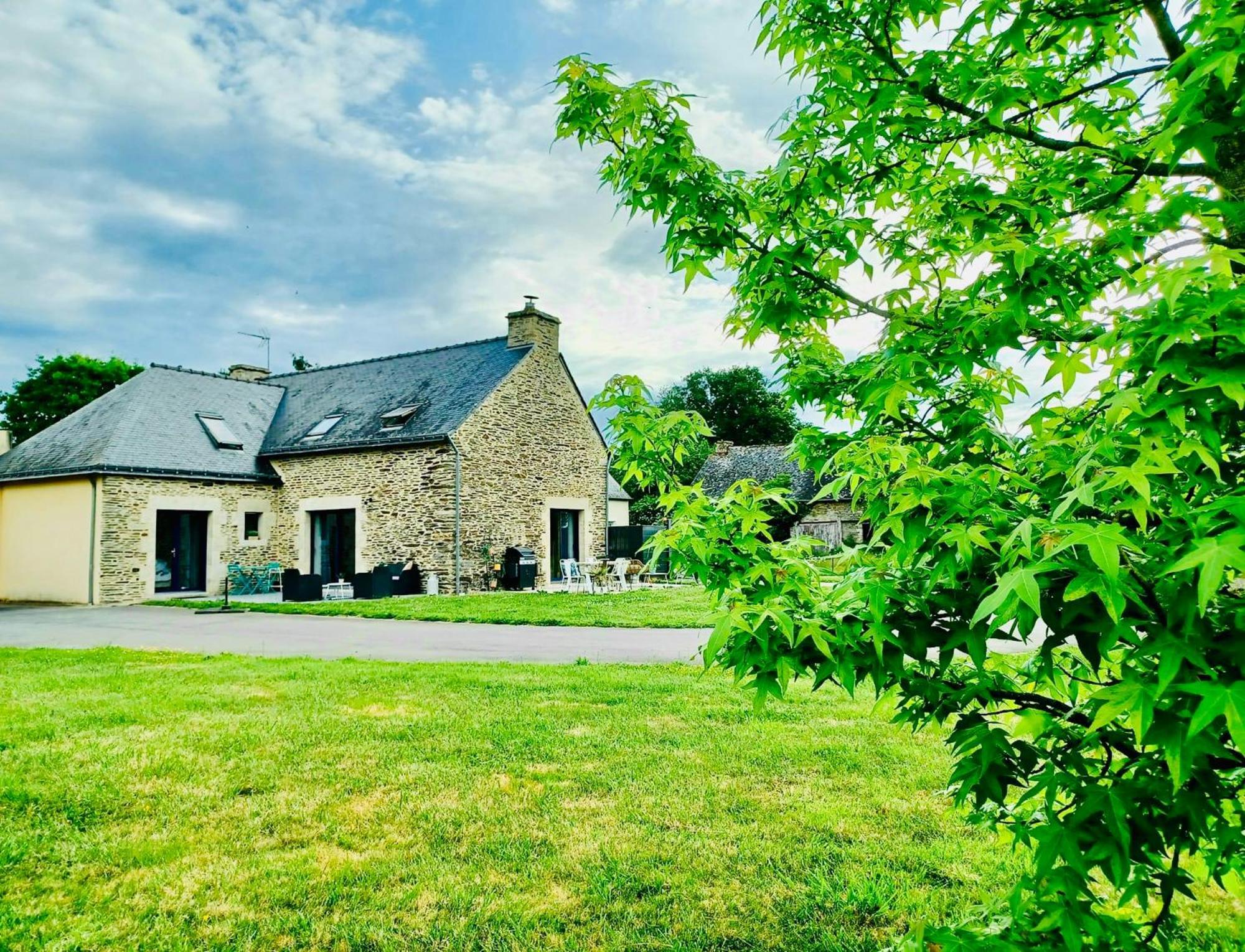 Bed and Breakfast Au Petit Bonheur De Claire Et Jo La Chapelle-Caro Exterior foto